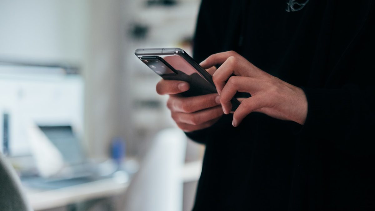 Keeping Your Business Number When You Switch: How Number Porting Works